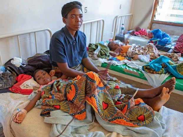 Réduction de l’aide mondiale contre le paludisme : l’Afrique face à sa perfusion organisée